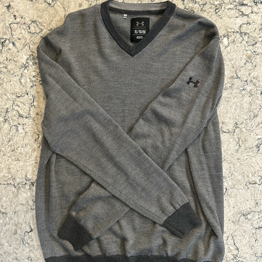 Under Armor gently used men’s XL sweater